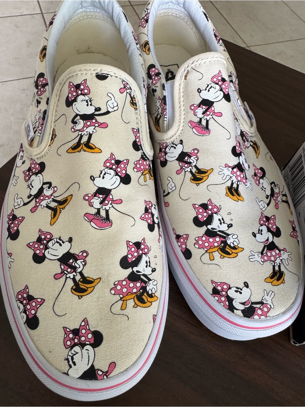 Vans Slip-On Sneakers - Beige Minnie Mouse Print 8.5M 10W - Picture 5 of 10